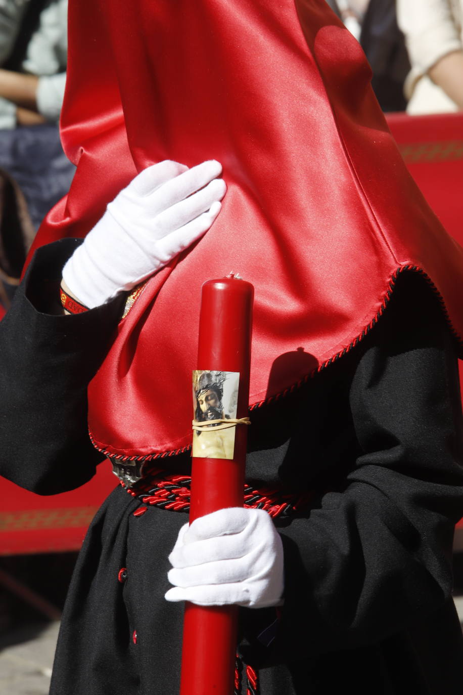 La identidad estética de la Caridad en su estación de penitencia, en imágenes