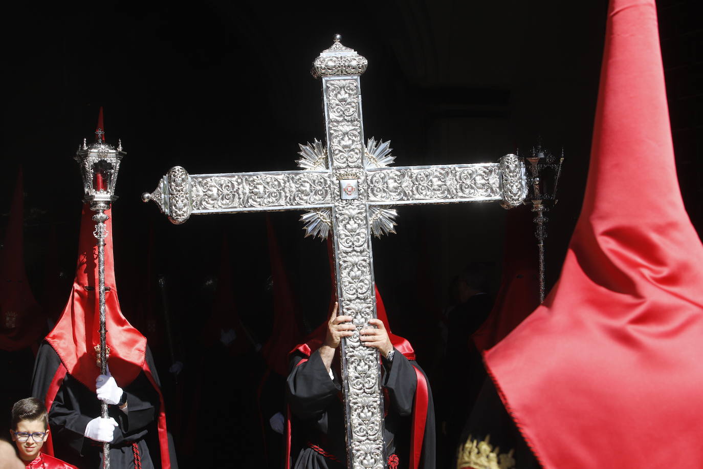 La identidad estética de la Caridad en su estación de penitencia, en imágenes