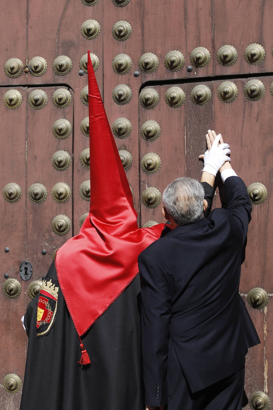La identidad estética de la Caridad en su estación de penitencia, en imágenes