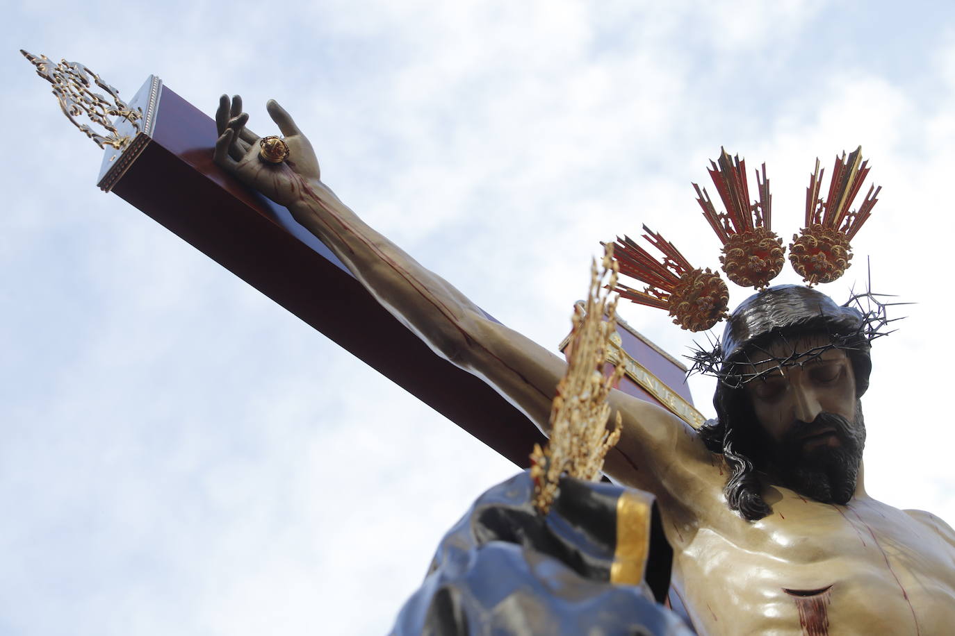 La identidad estética de la Caridad en su estación de penitencia, en imágenes