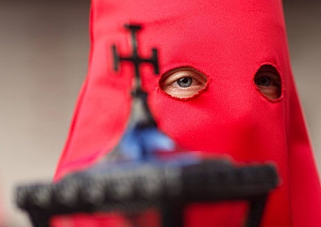 Imagen secundaria 1 - Procesión del Santísimo Cristo de la Luz en Valladolid