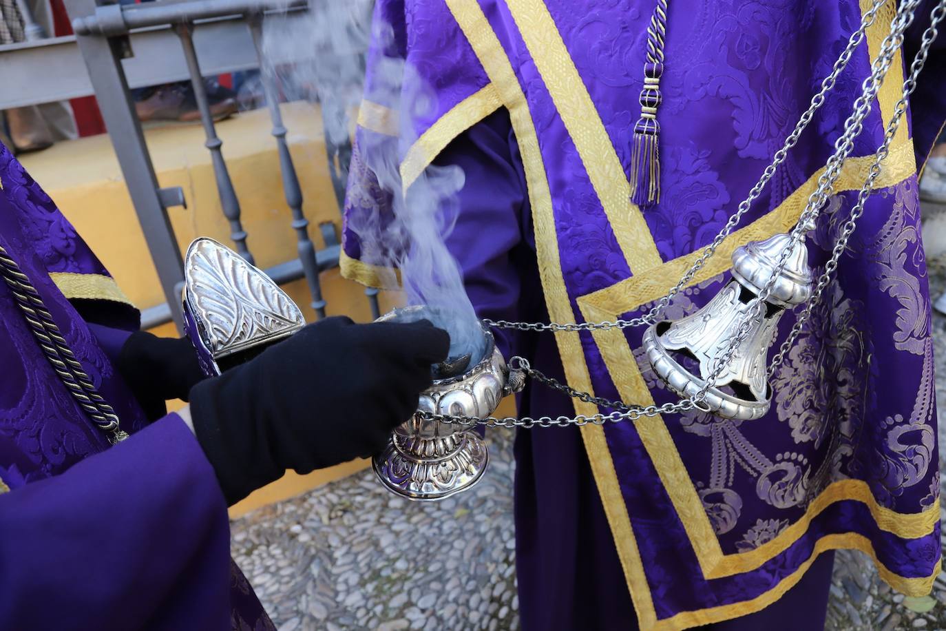 Las estampas del peso de los siglos en el Caído