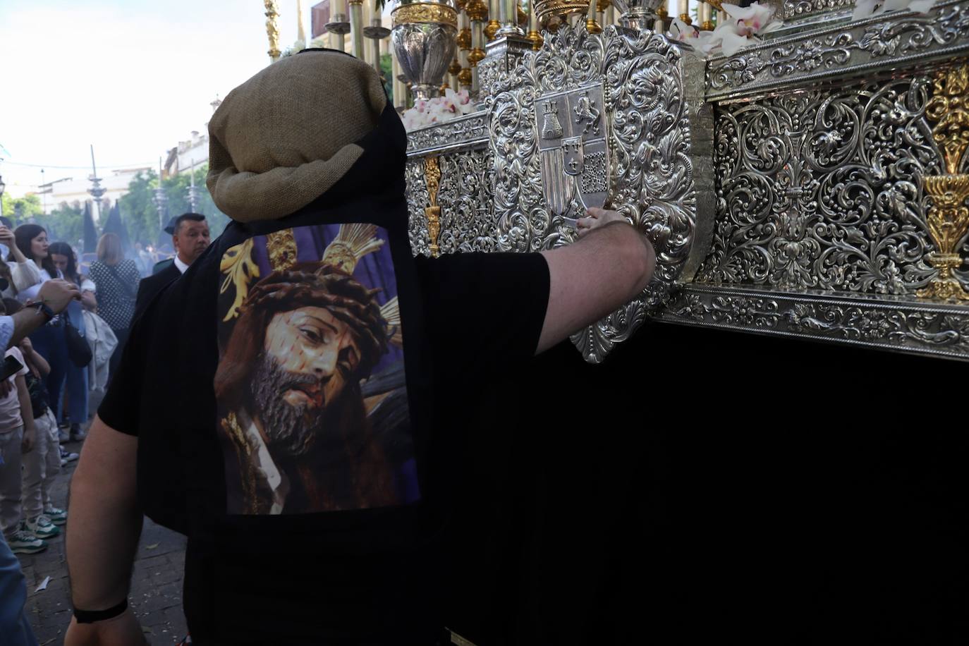 Las estampas del peso de los siglos en el Caído