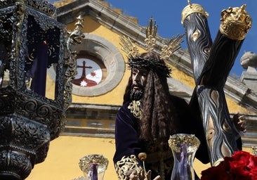 Las estampas del peso de los siglos en el Caído