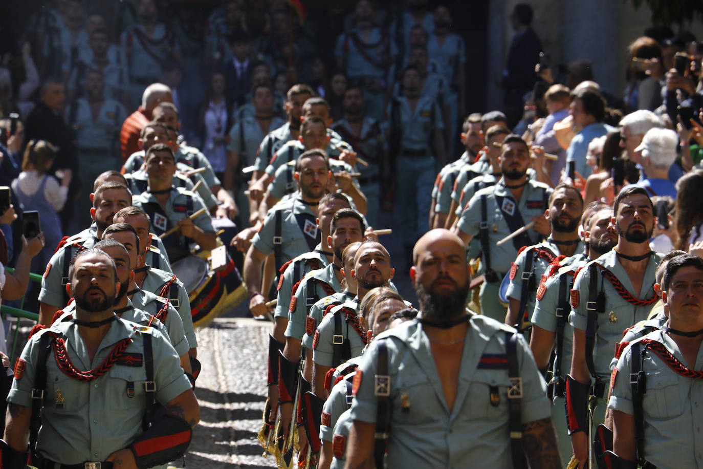 Semana Santa de Córdoba 2023 | El esperado vía crucis del Señor de la Caridad, en imágenes