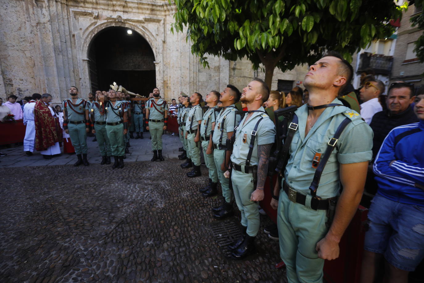 Semana Santa de Córdoba 2023 | El esperado vía crucis del Señor de la Caridad, en imágenes