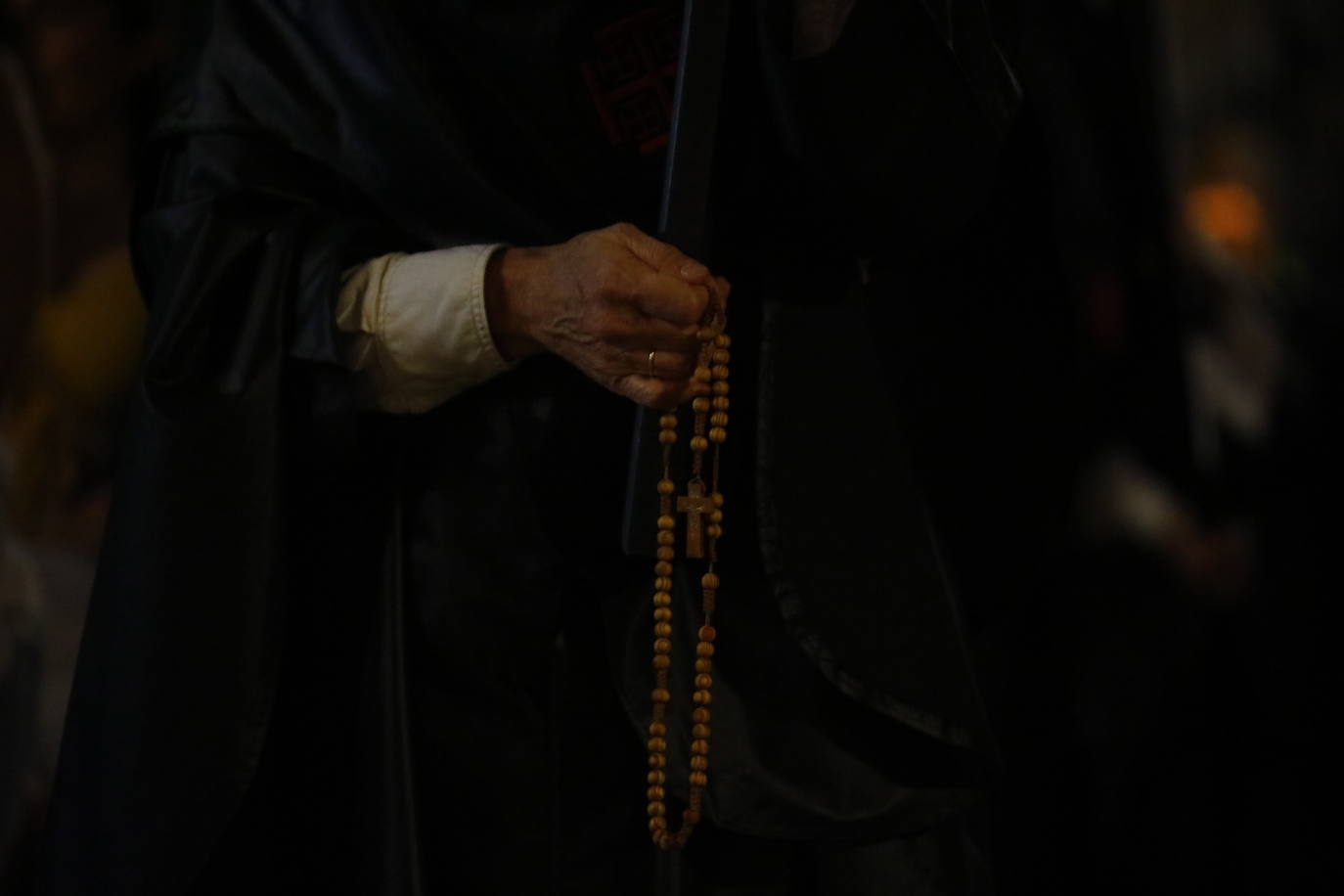 El deslumbrante procesionar del Santo Sepulcro, en imágenes