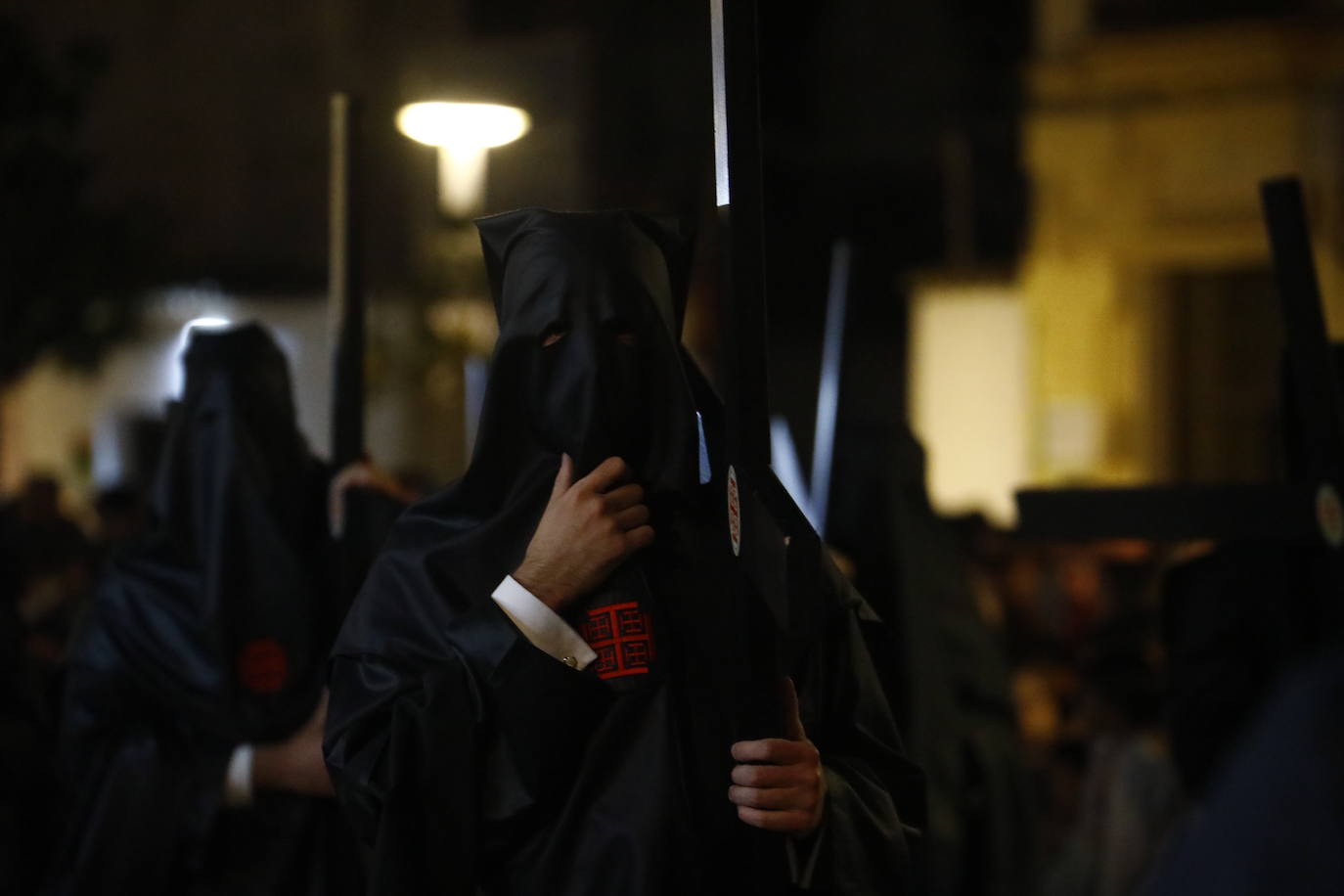 El deslumbrante procesionar del Santo Sepulcro, en imágenes