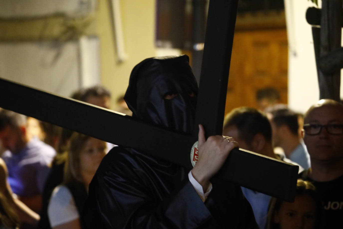 El deslumbrante procesionar del Santo Sepulcro, en imágenes