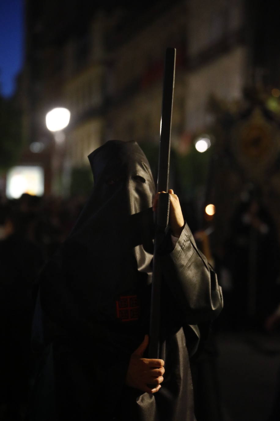 El deslumbrante procesionar del Santo Sepulcro, en imágenes