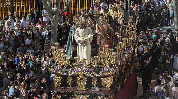 El Señor del Silencio, por su barrio el Domingo de Ramos