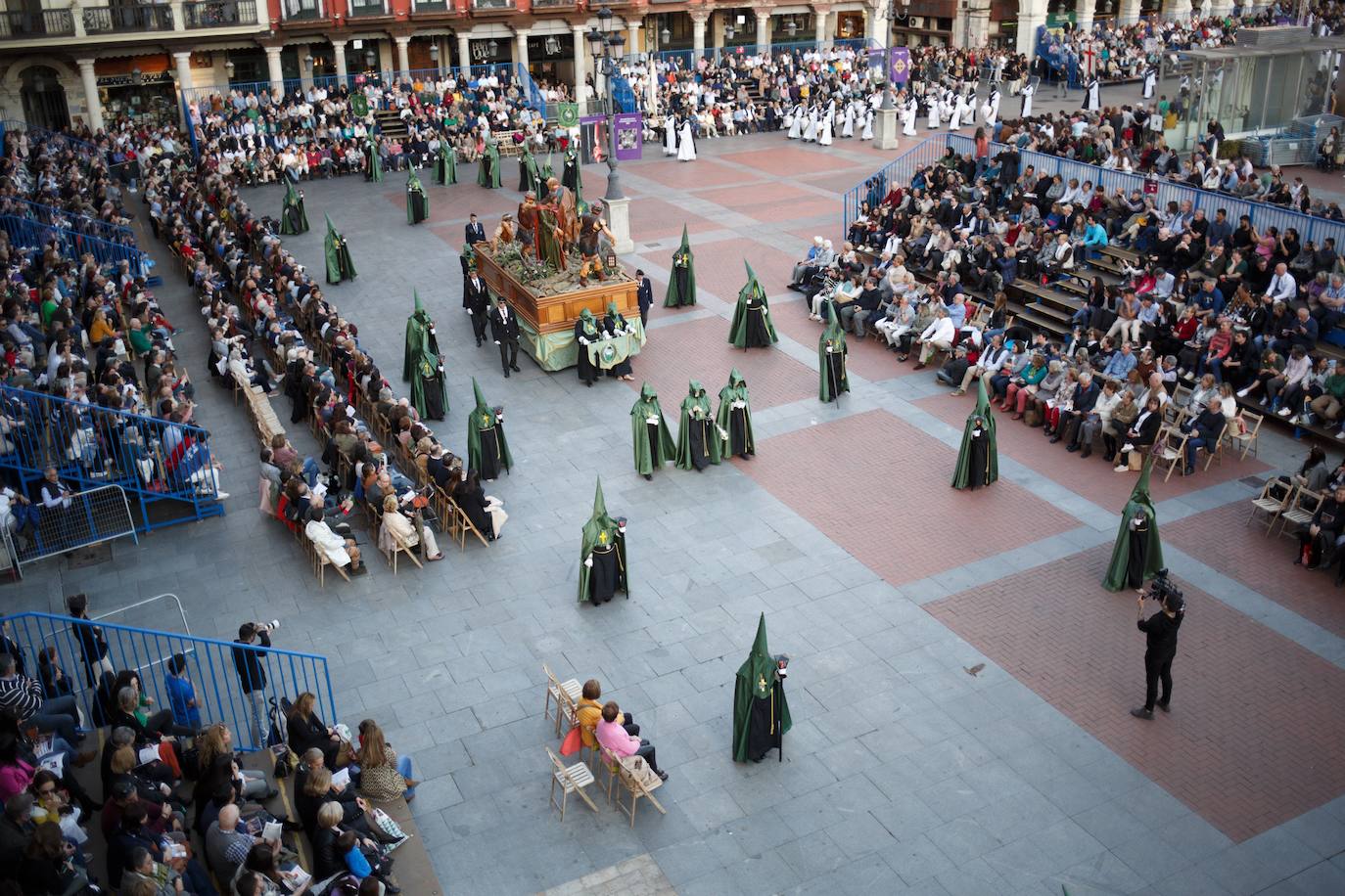 Vista general de la Plaza Mayor de Valladolid, durante la Procesión del Viernes Santo