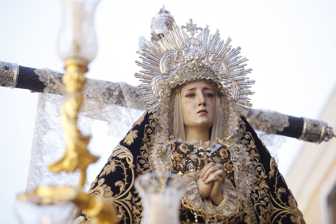 La emocionante procesión de la Virgen de la Soledad de Cabra, en imágenes