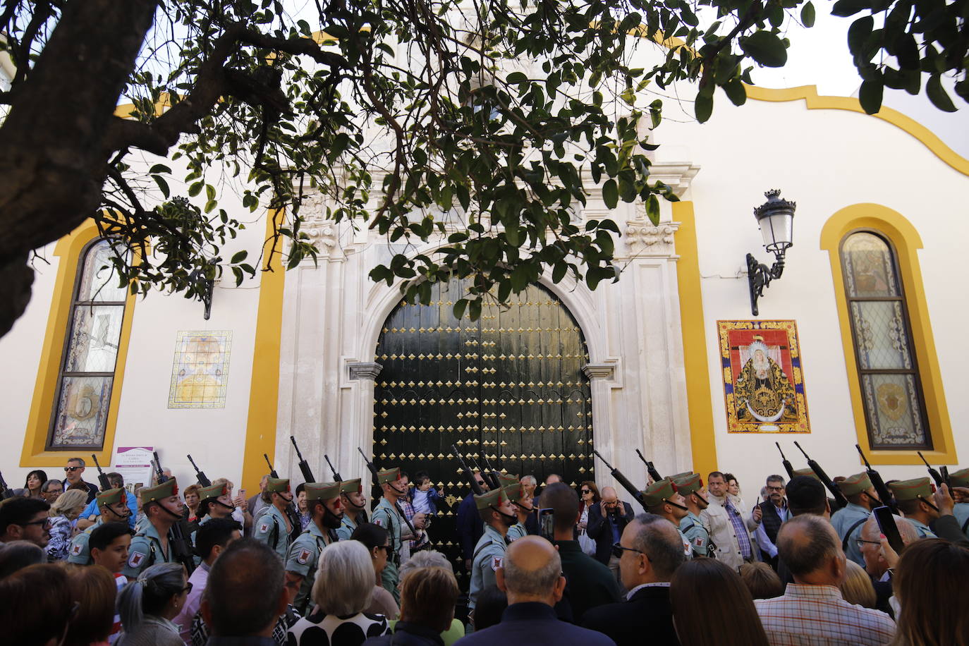 La emocionante procesión de la Virgen de la Soledad de Cabra, en imágenes