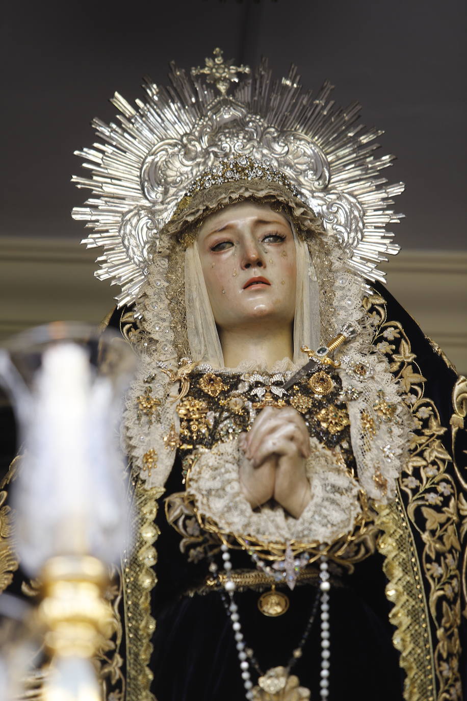 La emocionante procesión de la Virgen de la Soledad de Cabra, en imágenes