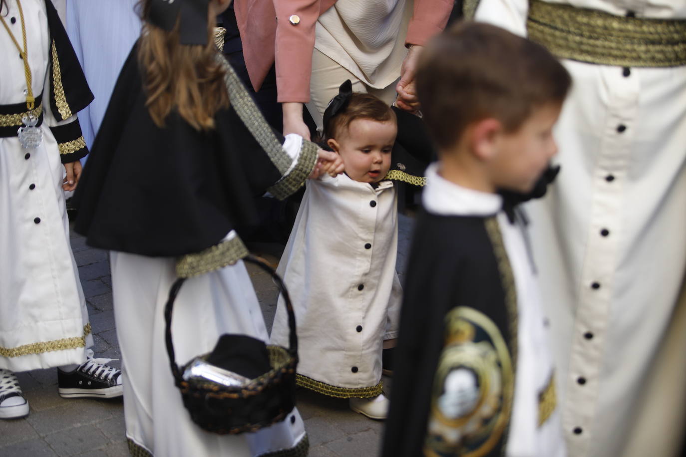 La emocionante procesión de la Virgen de la Soledad de Cabra, en imágenes