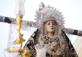 La emocionante procesión de la Virgen de la Soledad de Cabra, en imágenes