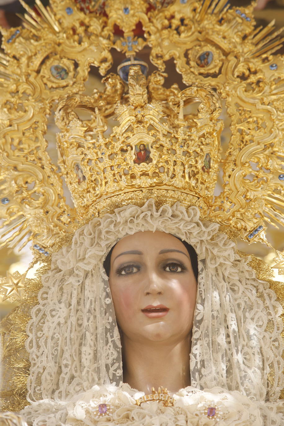 La Virgen de la Alegría recorre sola las calles de Córdoba, en imágenes