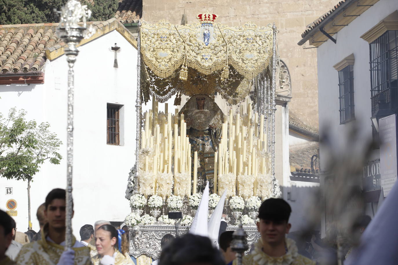 La Virgen de la Alegría recorre sola las calles de Córdoba, en imágenes