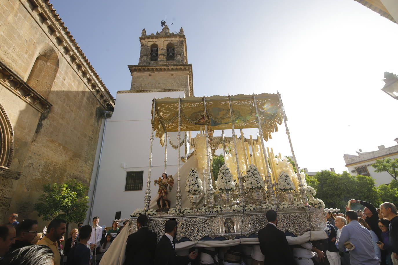 La Virgen de la Alegría recorre sola las calles de Córdoba, en imágenes