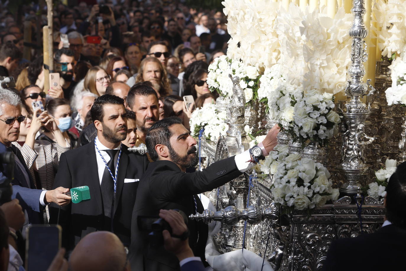 La Virgen de la Alegría recorre sola las calles de Córdoba, en imágenes