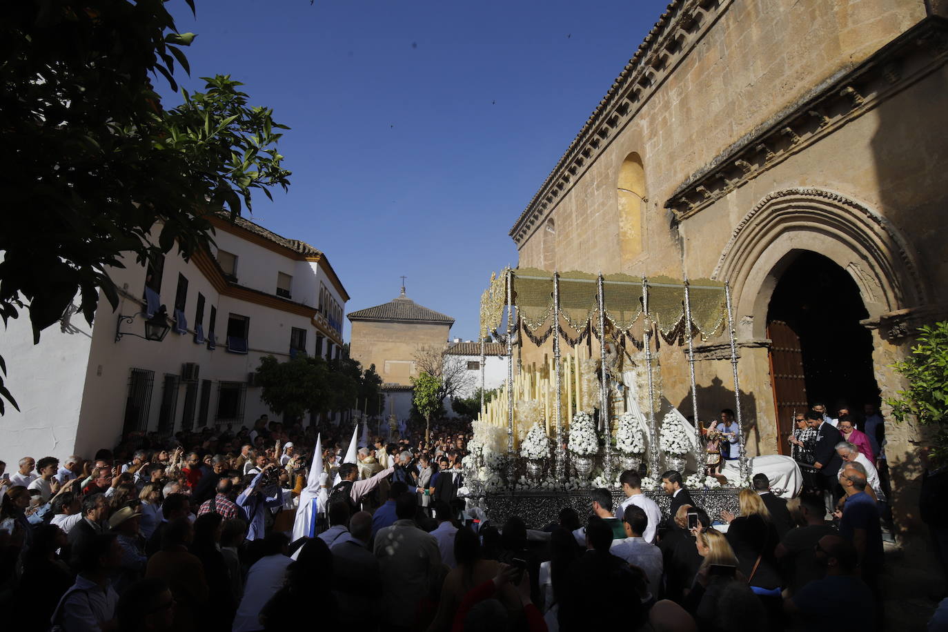 La Virgen de la Alegría recorre sola las calles de Córdoba, en imágenes