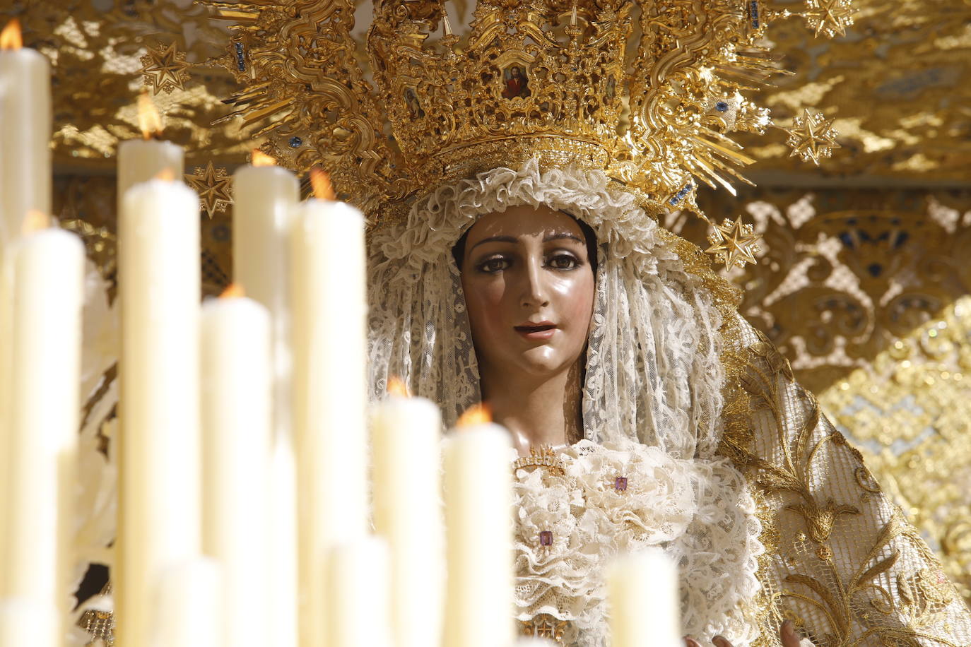 La Virgen de la Alegría recorre sola las calles de Córdoba, en imágenes