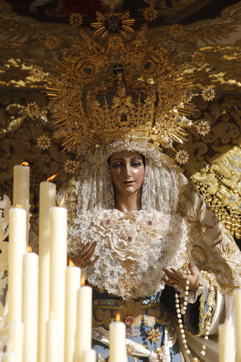 La Virgen de la Alegría recorre sola las calles de Córdoba, en imágenes