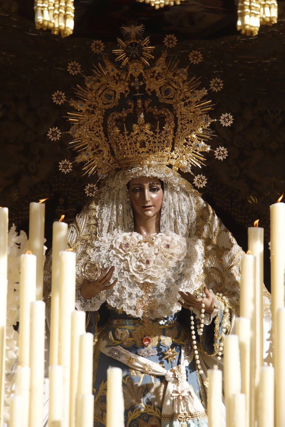 La Virgen de la Alegría recorre sola las calles de Córdoba, en imágenes