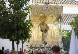 La Virgen de la Alegría recorre sola las calles de Córdoba, en imágenes