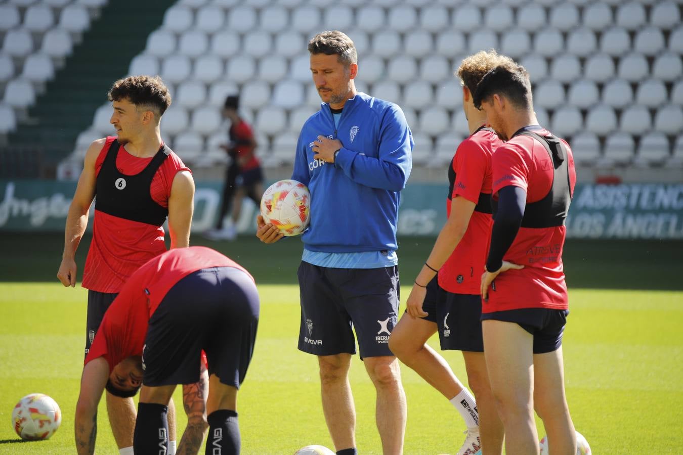 El primer entrenamiento de Manuel Mosquera al frente del Córdoba CF, en imágenes