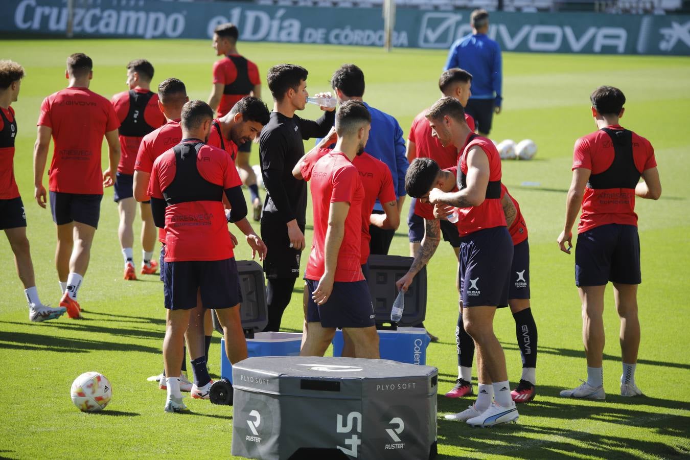El primer entrenamiento de Manuel Mosquera al frente del Córdoba CF, en imágenes