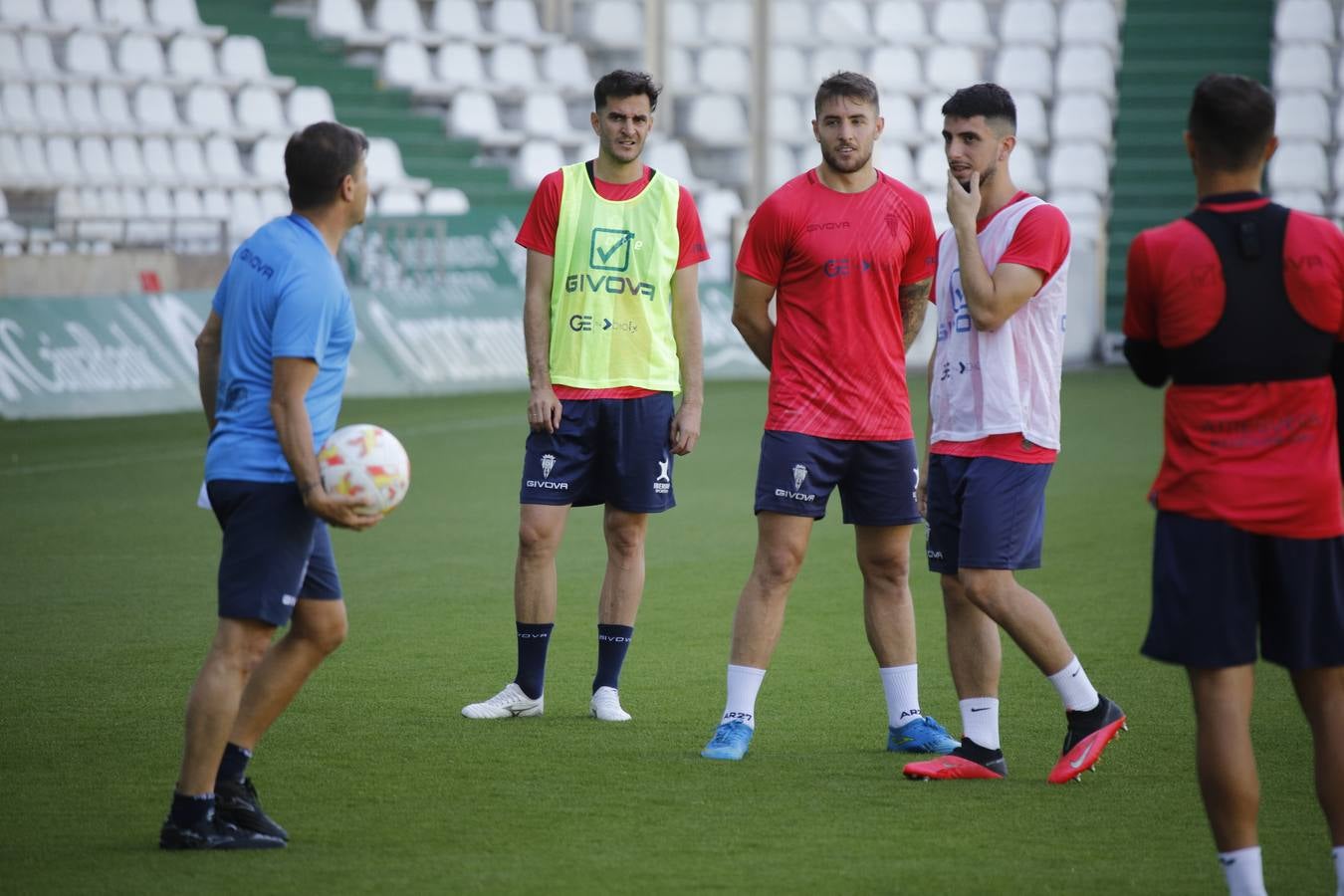 El primer entrenamiento de Manuel Mosquera al frente del Córdoba CF, en imágenes