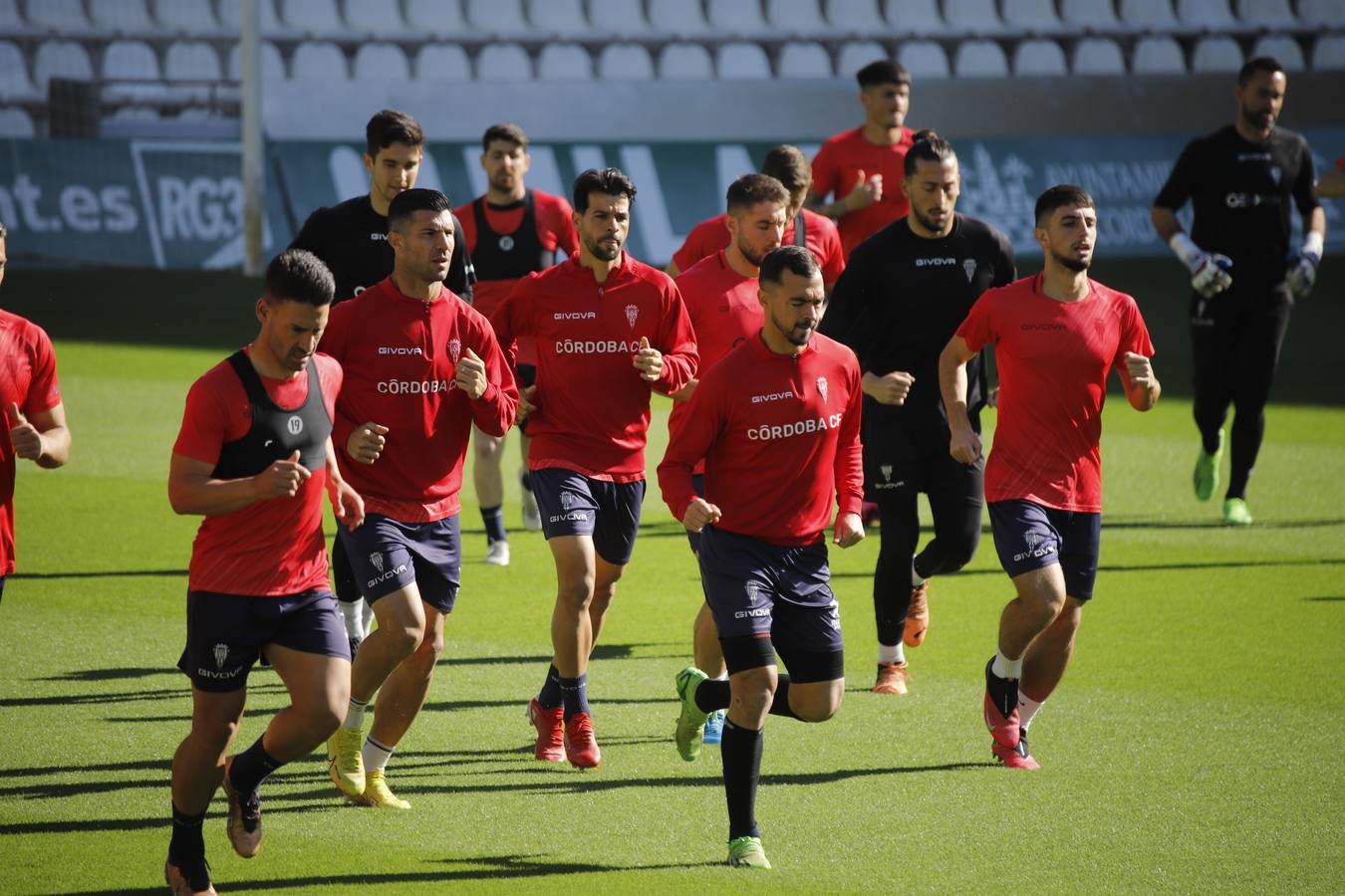 El primer entrenamiento de Manuel Mosquera al frente del Córdoba CF, en imágenes
