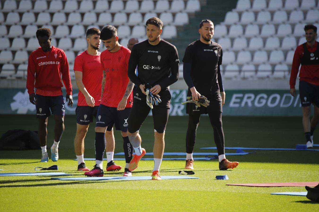 El primer entrenamiento de Manuel Mosquera al frente del Córdoba CF, en imágenes