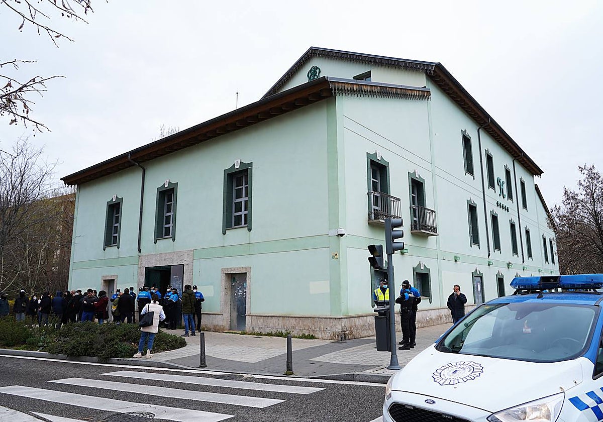 Policía ante La Molinera en otro intento de desalojo