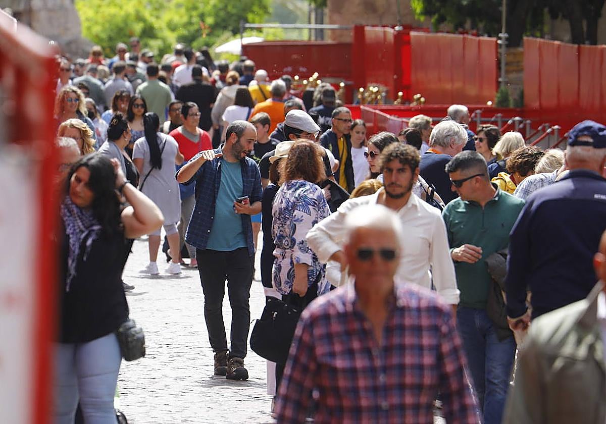 Ambiente turístico en la calle Torrijos durante la última Semana Santa