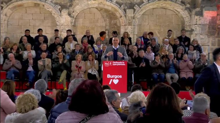 Expulsado un activista del mitin de Pedro Sánchez en Burgos por exhibir la bandera del Sáhara