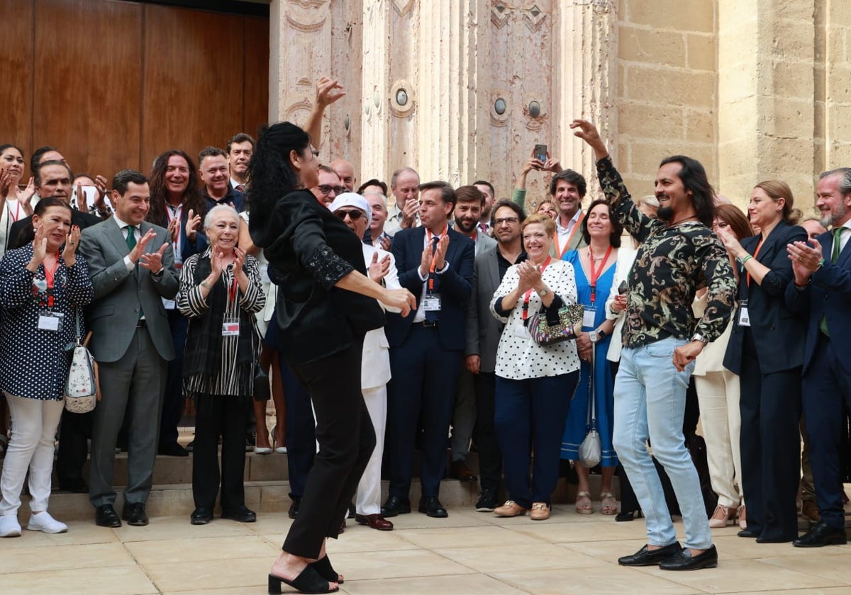 Celebración flamenca tras la aprobación de la Ley en el Parlamento andaluz