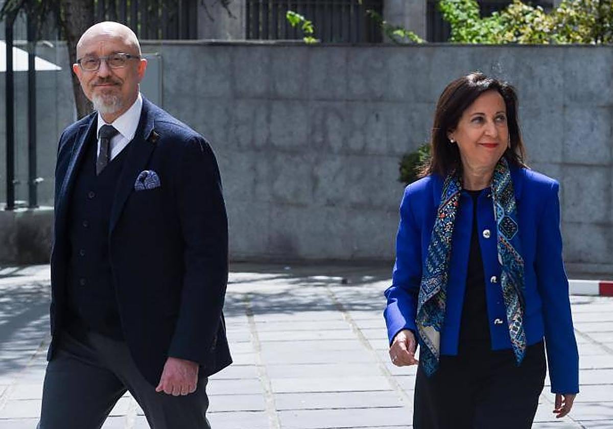 El ministro de Defensa ucraniano, Oleksii Reznikov y la ministra de Defensa, Margarita Robles, este miércoles