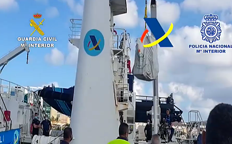 Imagen principal - Los dos tripulantes de un velero pillados con 1.200 kilos de coca se desdicen de su confesión