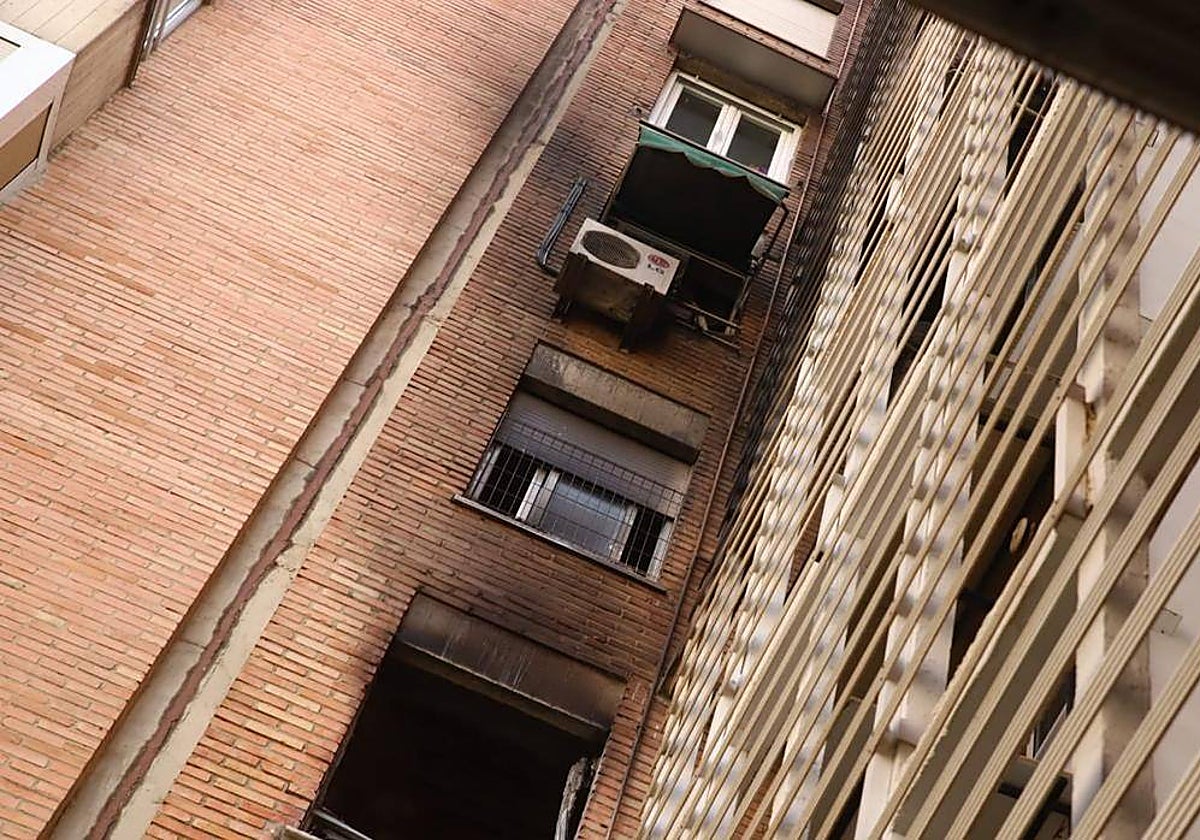 Imagen de la vivienda incendiada en la calle Machaquito de la capital cordobesa