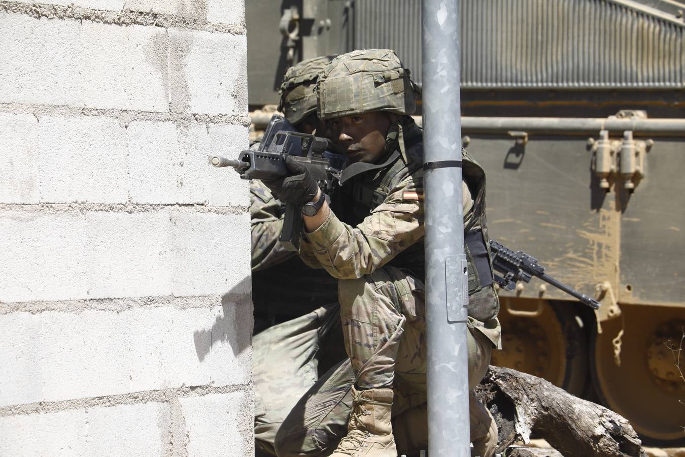 La visita de la ministra de Defensa a la Base de Cerro Muriano en Córdoba, en imágenes