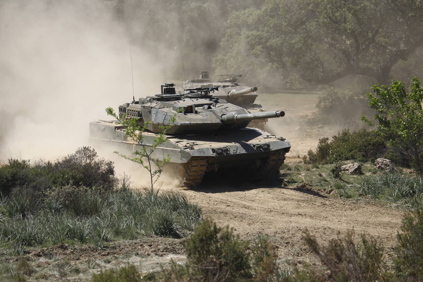 La visita de la ministra de Defensa a la Base de Cerro Muriano en Córdoba, en imágenes