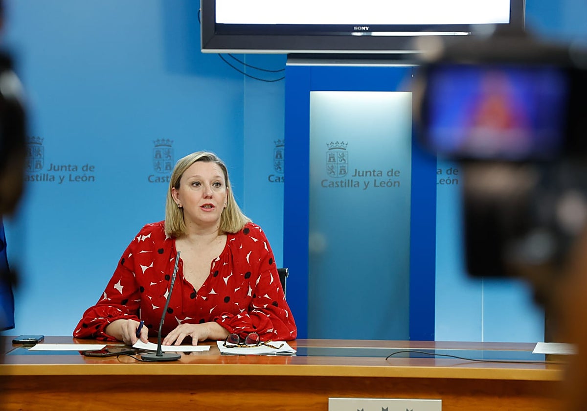 La consejera de Familia e Igualdad de Oportunidades durante la rueda de prensa de presentación de los campamentos de verano de la Junta