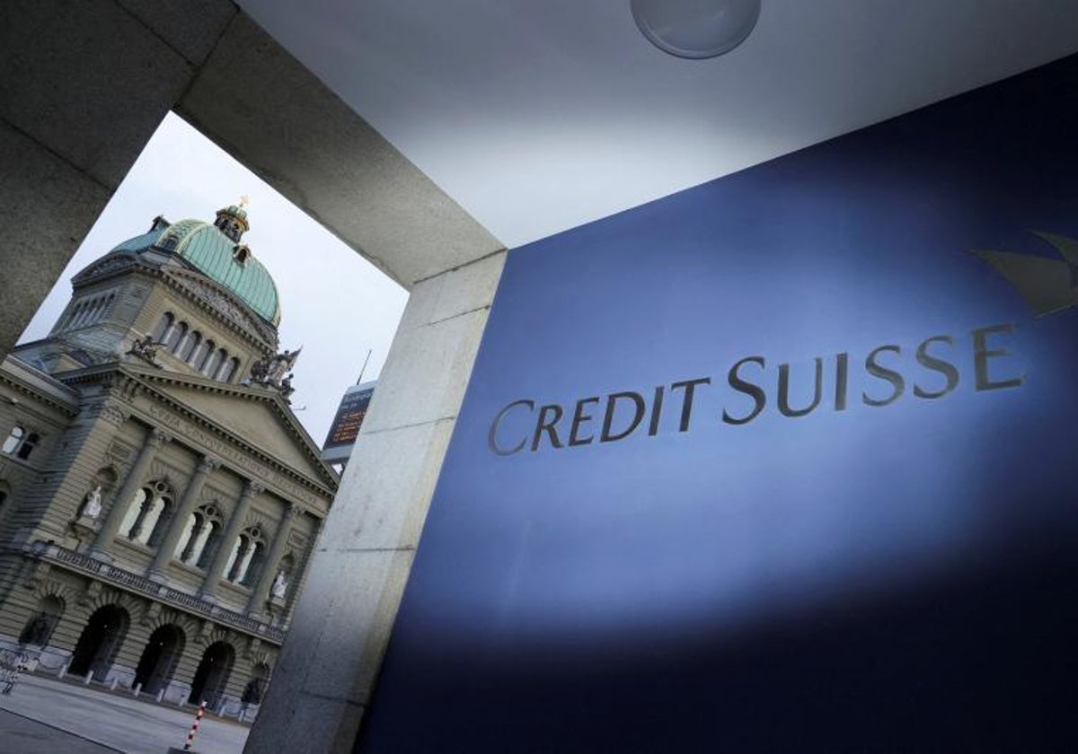 El logo de Crédit Suisse en un edificio