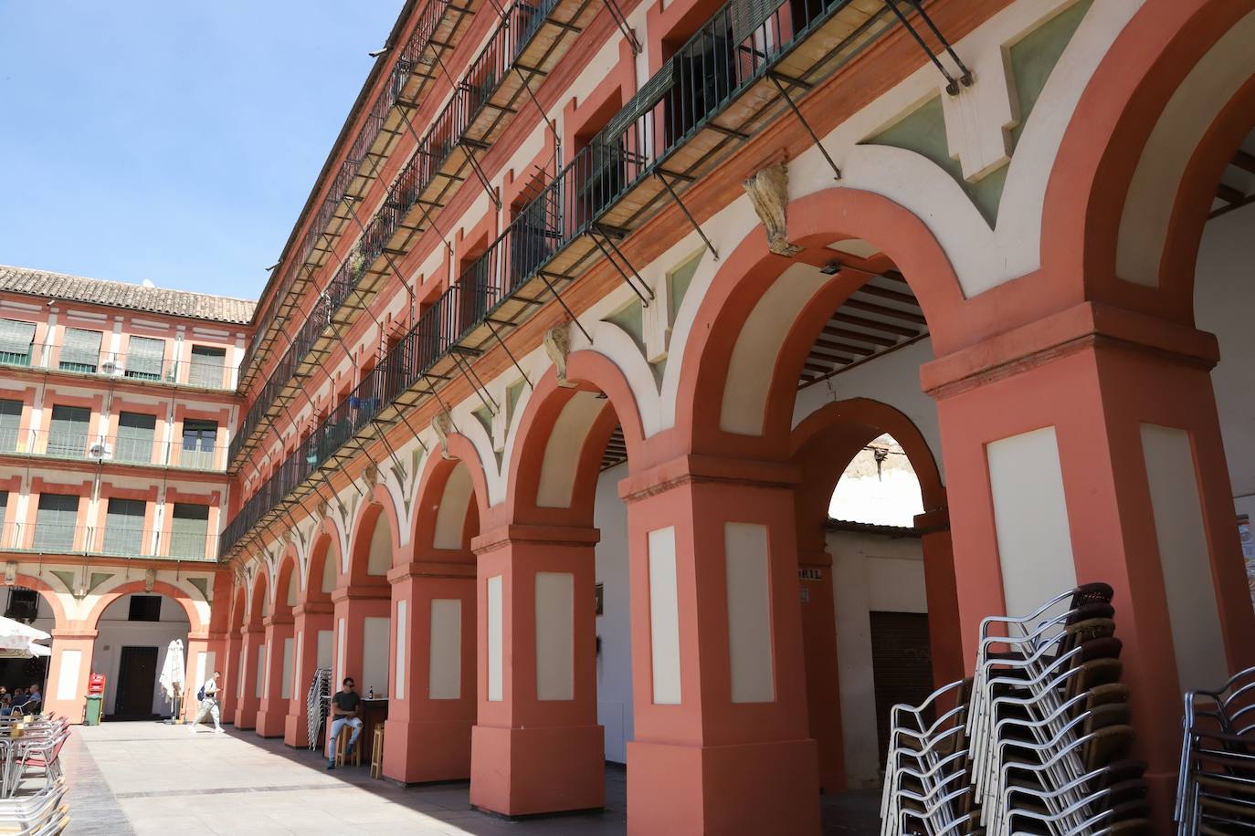 La plaza de la Corredera de Córdoba después de la limpieza, en imágenes
