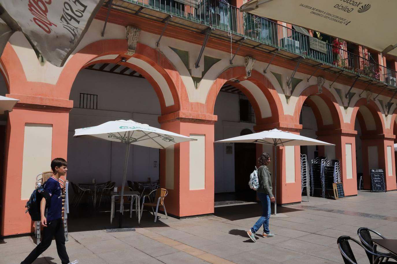 La plaza de la Corredera de Córdoba después de la limpieza, en imágenes