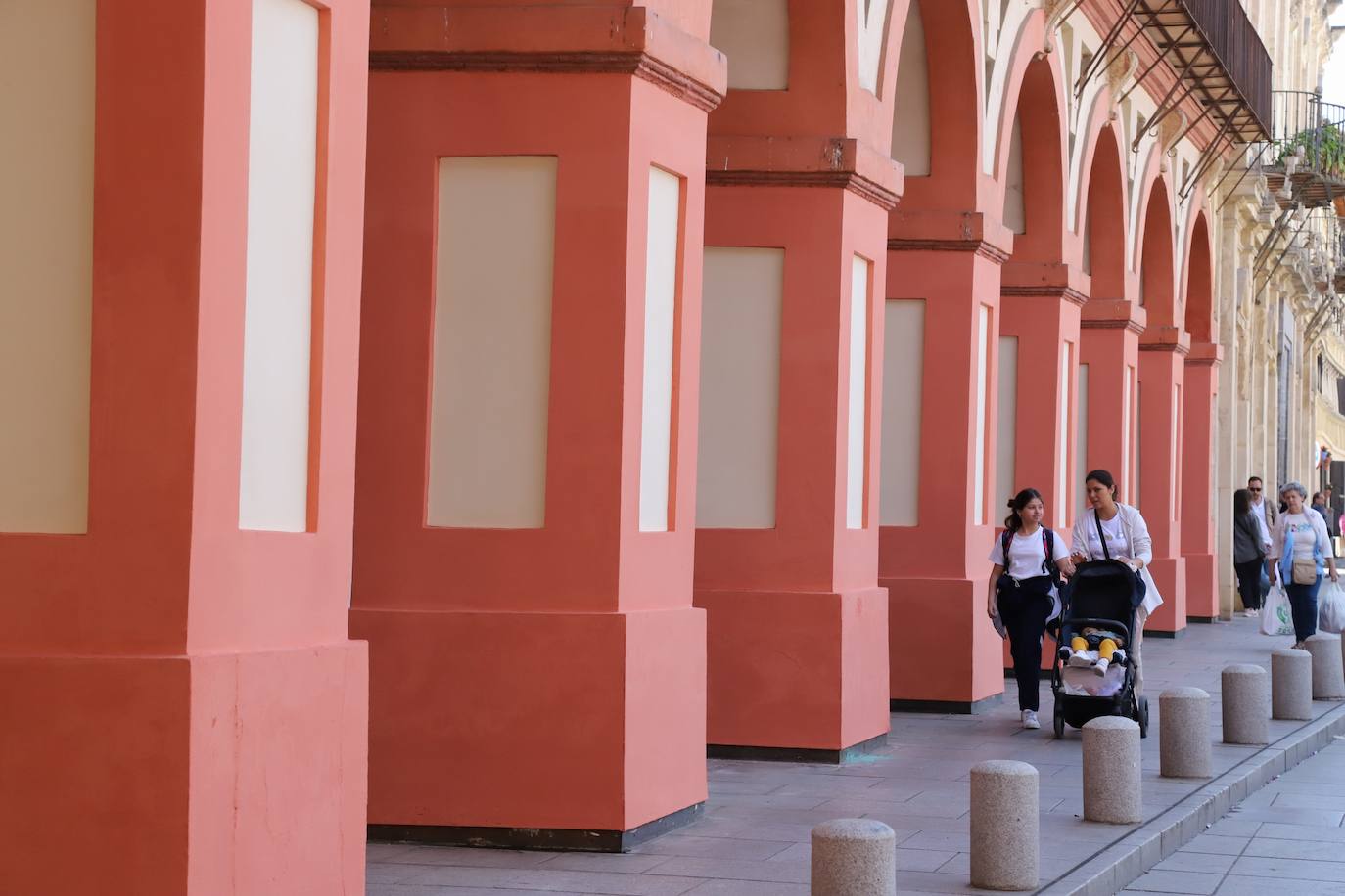 La plaza de la Corredera de Córdoba después de la limpieza, en imágenes