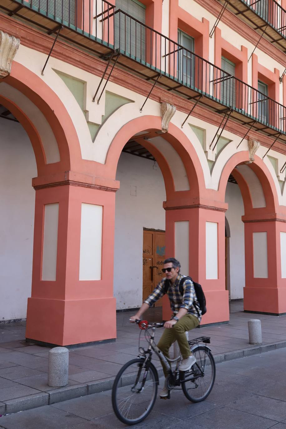 La plaza de la Corredera de Córdoba después de la limpieza, en imágenes
